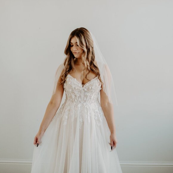 Soft Waist Length (30") Wedding Veil - Picture 5 of 13